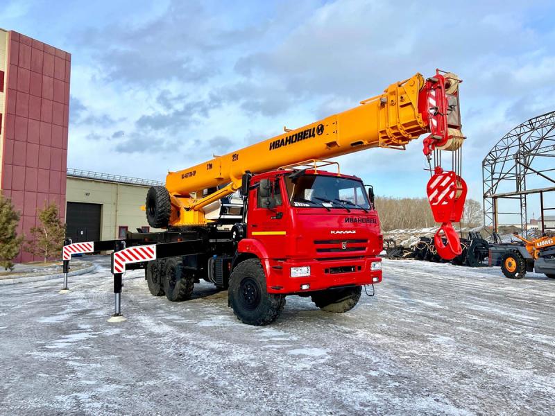 Выдающаяся грузоподъемность и электронный мозг автокрана Ивановец